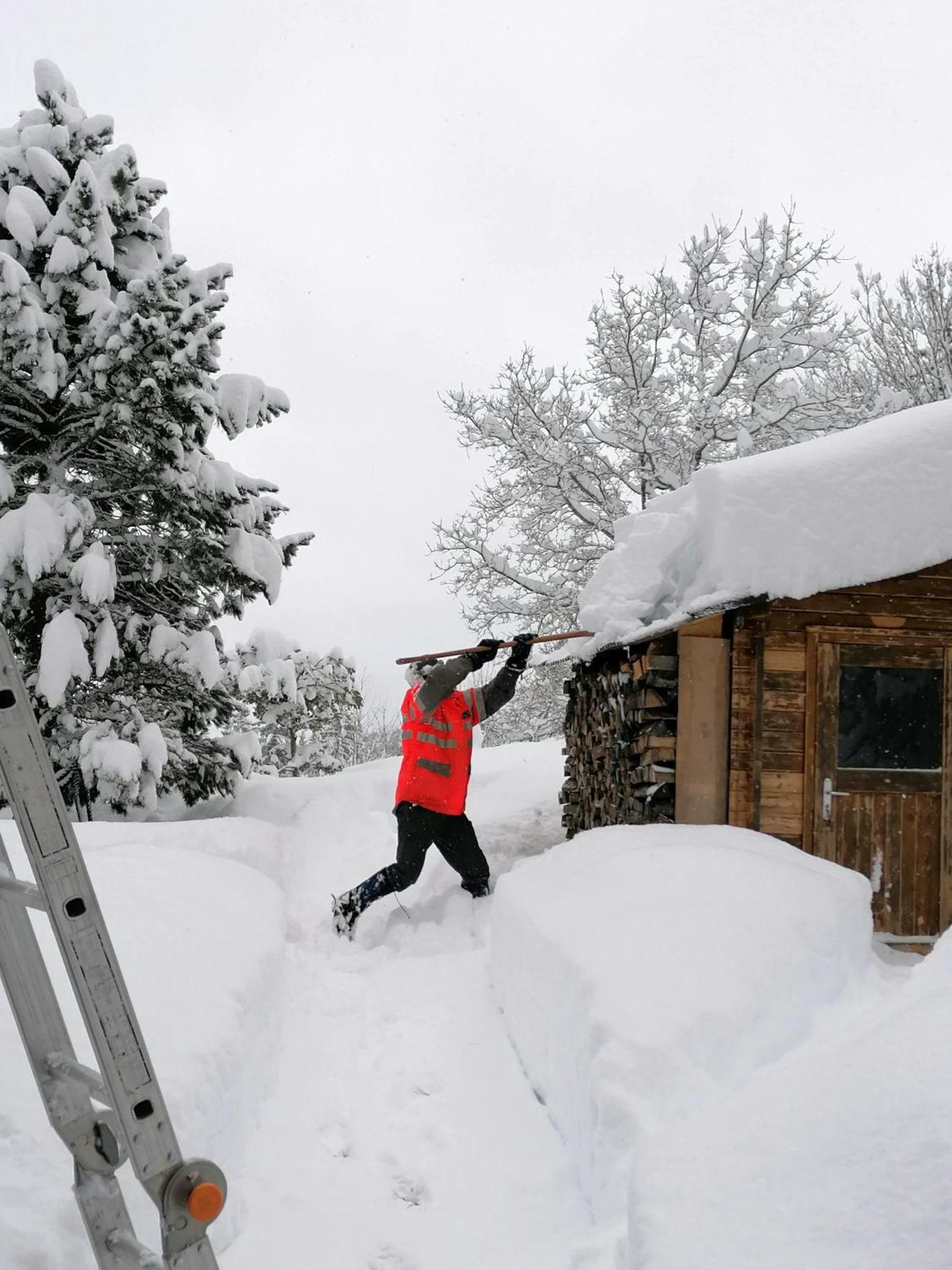 Gemütliche FeWo mit Sauna inmitten der Berge Apartamento Meiringen Exterior foto