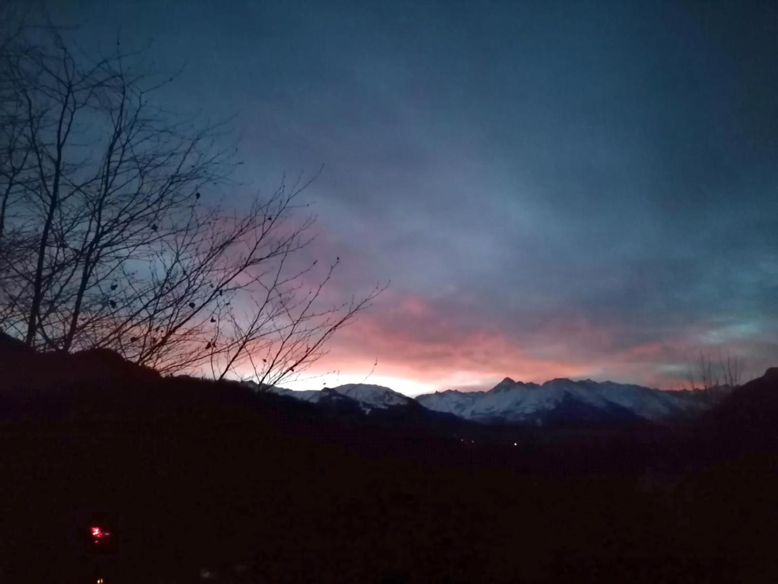 Gemütliche FeWo mit Sauna inmitten der Berge Apartamento Meiringen Exterior foto