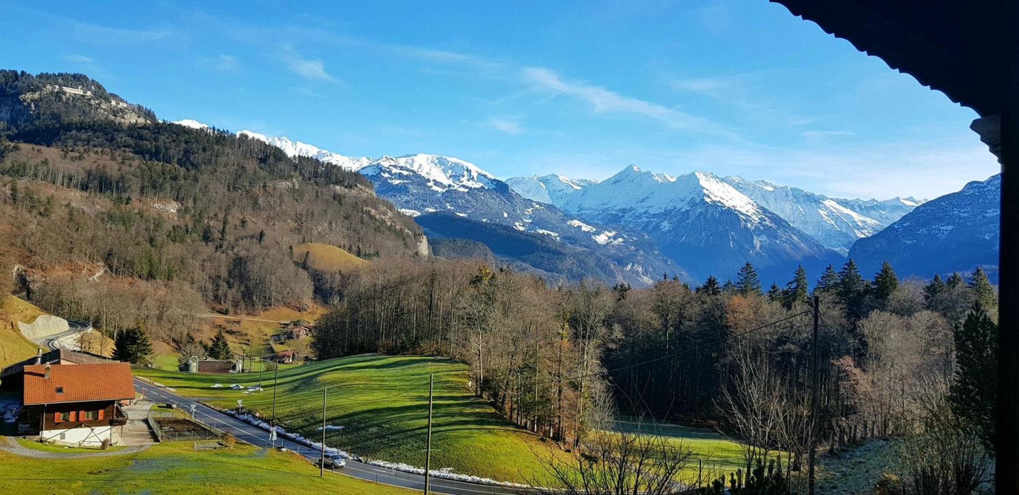 Gemütliche FeWo mit Sauna inmitten der Berge Apartamento Meiringen Exterior foto