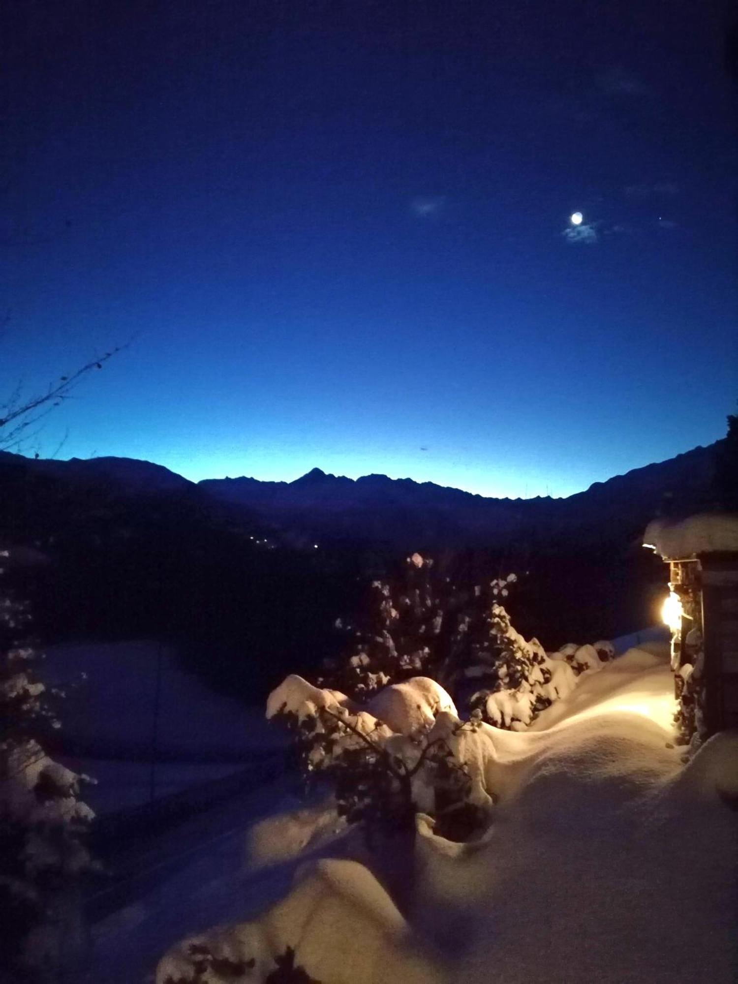 Gemütliche FeWo mit Sauna inmitten der Berge Apartamento Meiringen Exterior foto