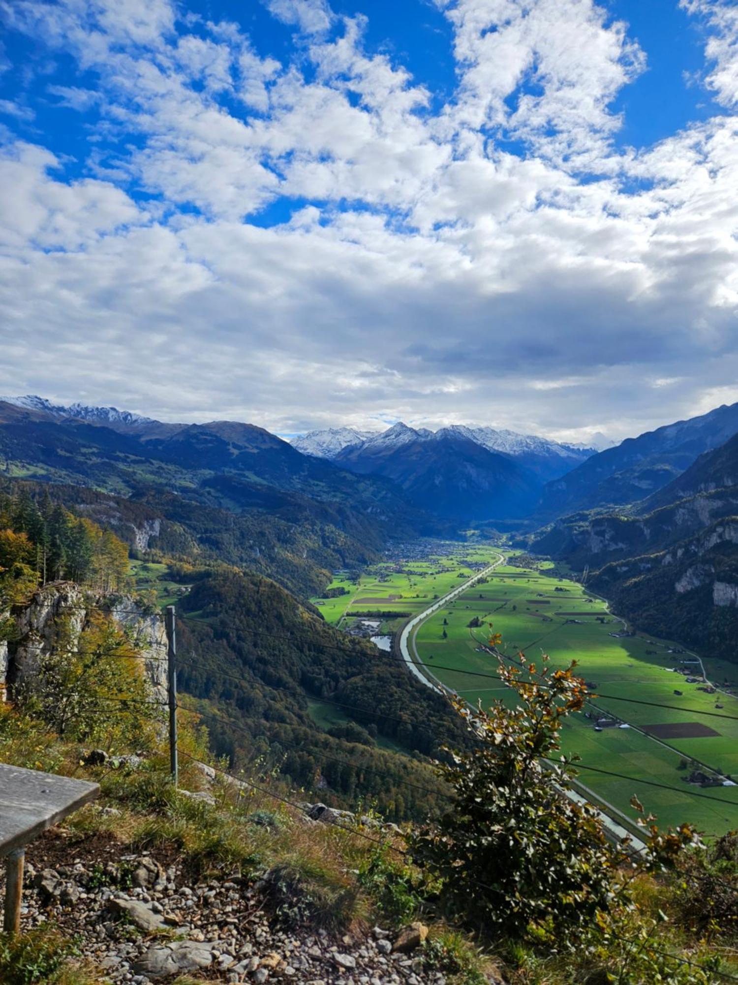 Gemütliche FeWo mit Sauna inmitten der Berge Apartamento Meiringen Exterior foto