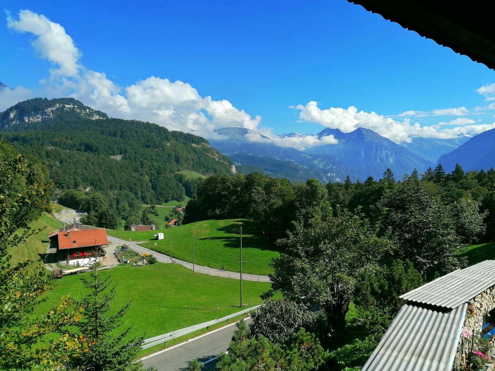 Gemütliche FeWo mit Sauna inmitten der Berge Apartamento Meiringen Exterior foto